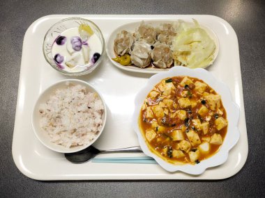 Çin Seti Yemekleri: Mapo Tofu, Shumai Mantı, Pirinç ve Tepside Tatlı