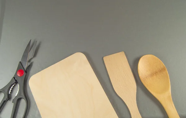 Keuken gereedschap en tools - schaar, planken, lepels. Kopiëren van ruimte — Stockfoto
