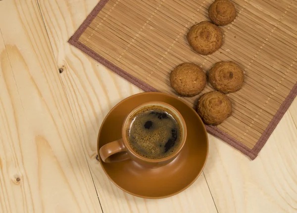 Cup of coffee and low-calorie cookies made from cereals — Stock Photo, Image