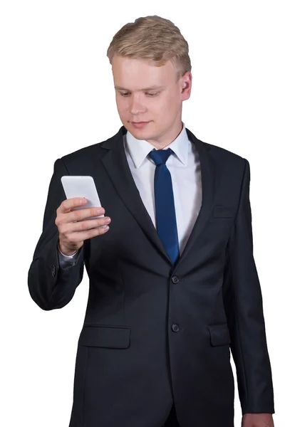 Ung affärsman innehar en mobiltelefon isolerad på vit bakgrund — Stockfoto