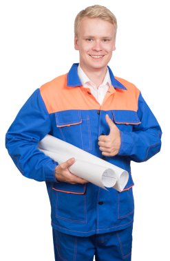 Planı, başparmak, izole üzerinde beyaz arka plan ile mavi üniformalı gülümseyen inşaat işçisi