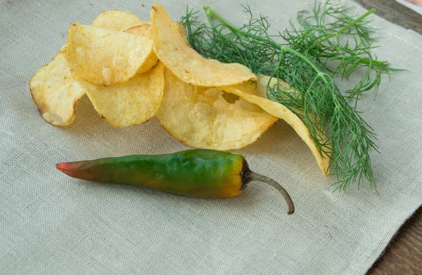Kryddig potatis chips med peppar och dill, plats för din text — Stockfoto