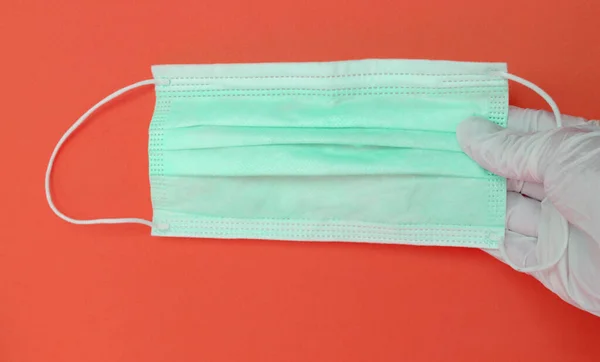 의사는 항바이러스제 마스크를 바탕에 장갑을 유행병 공기로 전염되는 Sars 독감에 — 스톡 사진