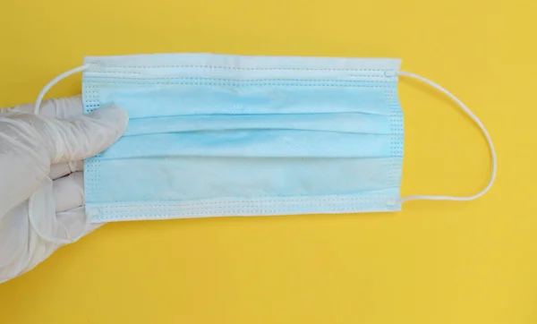 의사는 배경에 장갑을 항바이러스제 마스크를 유행병 공기로 전염되는 Sars 독감에 — 스톡 사진