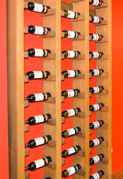 Balaklava Krim Ryssland Juni 2018 Lagring Vinflaskor Trähyllor Vinbutik Samlingsbara — Stockfoto
