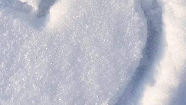 Video Serce Narysowane Śniegu Parku Walentynki Powolny Zoom Aparatu — Wideo stockowe