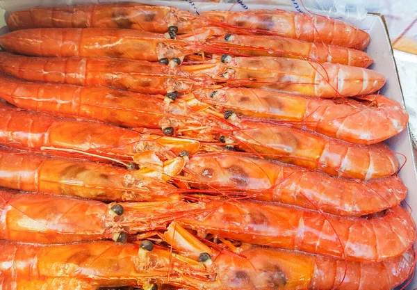 Grandes Langoustines Congelées Dans Emballage Sur Comptoir Marché Aux Poissons — Photo