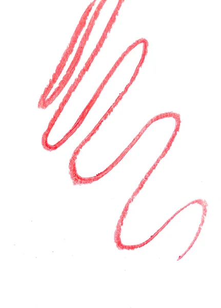 Motif avec des lignes ondulées de rouge à lèvres rouge sur fond blanc, concept beauté et maquillage, photo verticale — Photo