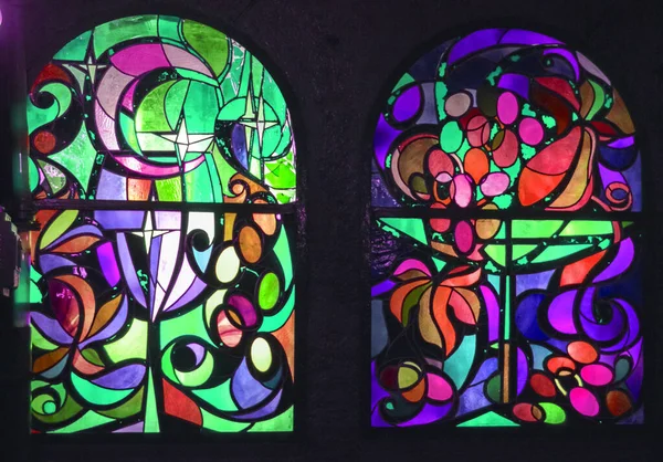 Dois Vitrais Verticais Com Fundo Abstrato Vidro Multicolorido Com Ornamentos — Fotografia de Stock
