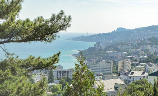 Panoramic view of the sea coast with hotels and buildings, top view, southern coast of Crimea — Stock Photo, Image