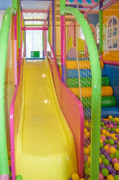 Corrediça Plástica Colorida Com Malha Bolas Coloridas Playground Segurança Das — Fotografia de Stock