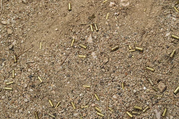 Achtergrond Van Gebruikte Cartridge Case Grond Een Plaats Voor Tekst — Stockfoto