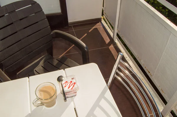 Pequeno Almoço Terraço Varanda Casa Hotel Iogurte Cremoso Com Compota — Fotografia de Stock