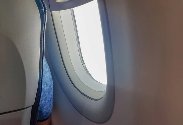 Primer Plano Ojo Buey Avión Asiento Con Pasajero Interior Avión — Foto de Stock