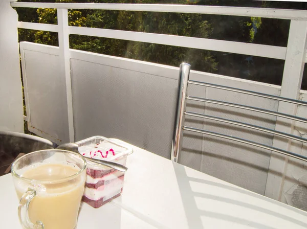 Pequeno Almoço Terraço Varanda Casa Hotel Iogurte Cremoso Com Compota — Fotografia de Stock