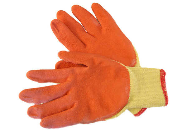 Оранжевые рабочие перчатки на белом фоне