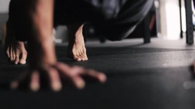 Sinematik Yoga Pushup