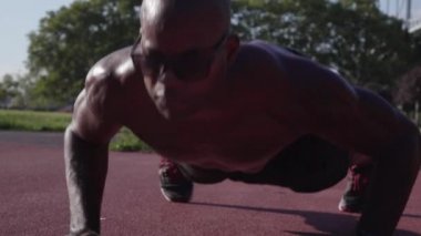 Süper ağır çekim (240fps) itmek