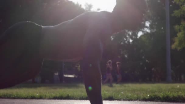 Cinématique Super slow motion poussettes avec éruption solaire 