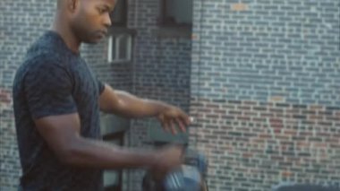 Jamaika erkek performans kettlebell temiz ve basın
