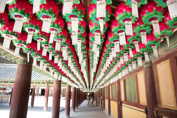 Gyeongju, Dél-Korea - augusztus 18-án, 2016: több száz lámpás lógott ki a Bulguksa temple, Dél-Korea. — Stock Fotó