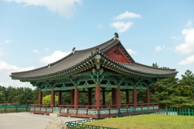 Gyeongju, Güney Kore - 17 Ağustos 2016: Donggung Sarayı ve Wolji gölet Gyeongju, Güney Kore.