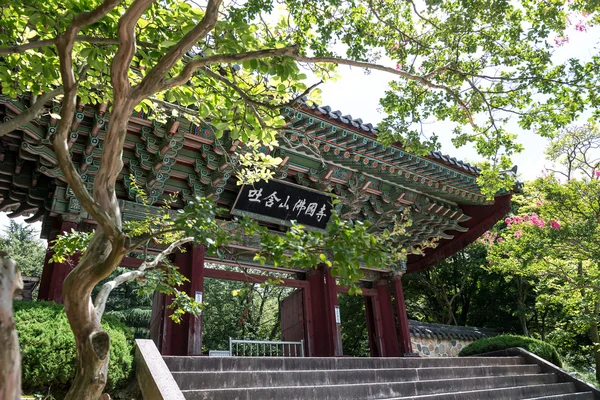 경주, 한국-8 월 18 일, 2016: 불국사 절 한국에서 전통 한국 건물. — 스톡 사진