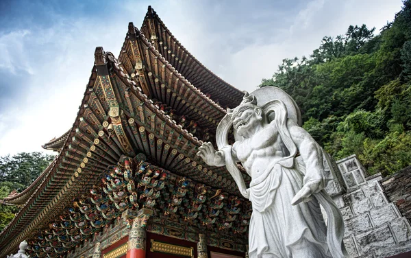Чхунчхонбук-до, Південна Корея-29 серпня 2016: храм Гінса в горах Sobaek, Південна Корея — стокове фото