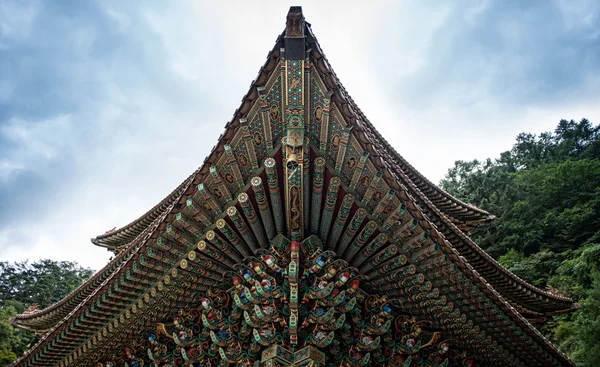 Чхунчхонбук-до, Південна Корея-29 серпня 2016: храм Гінса в горах Sobaek, Південна Корея — стокове фото