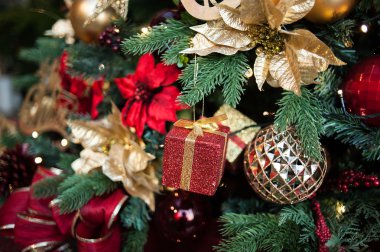 ufuk arka beyaz Noel topları