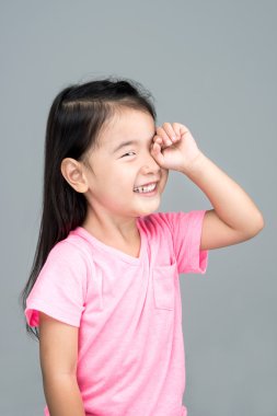 yüzünde gülümseme mutlu Asyalı kız