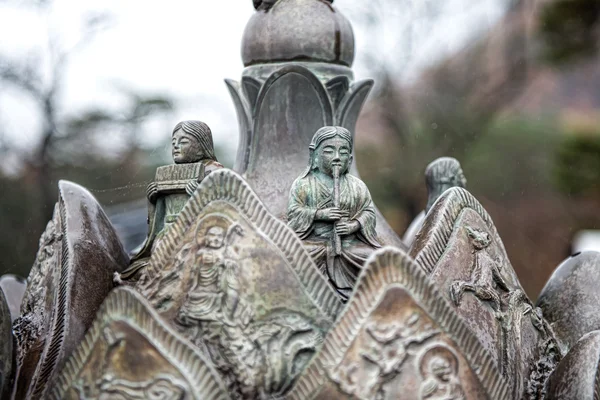 Heykel Sinheungsa Tapınağı Seoraksan Milli Parkı'nda, Sokcho, Kore Cumhuriyeti — Stok fotoğraf