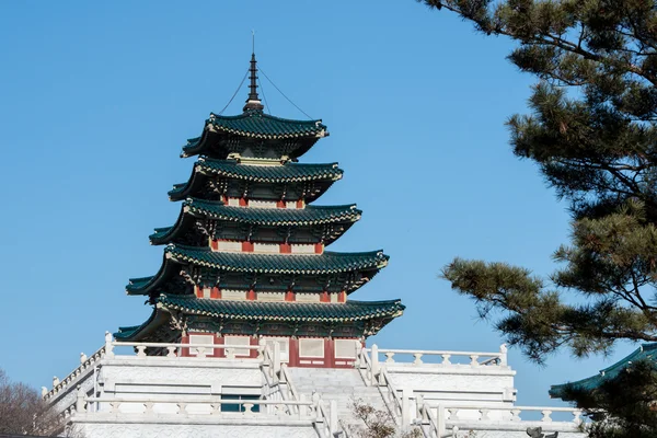 The National Folk Museum of Korea on Jan 11, 2016 in Seoul, South Korea. The National Folk Museum of Korea collected antiques object for Korean village — 스톡 사진