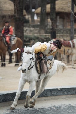 Participant a the Equestrian Feats act