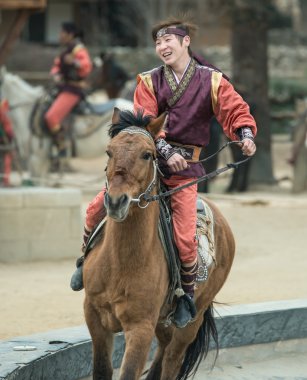 Participant a the Equestrian Feats act