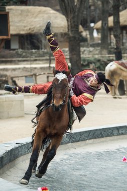 Participant a the Equestrian Feats act