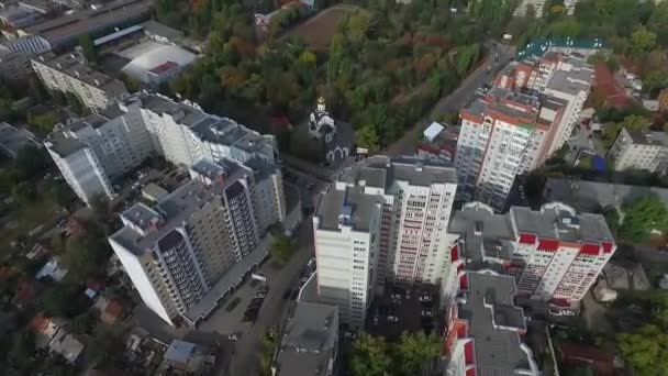 Vuelo sobre la ciudad — Vídeo de stock