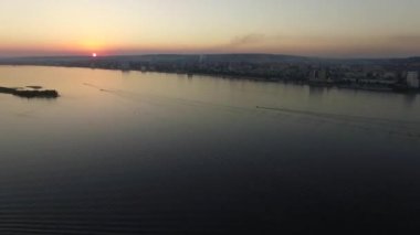 köprü üzerinde uçan