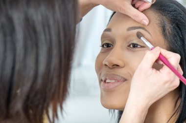 saç ve makyaj güzel bir siyah kız