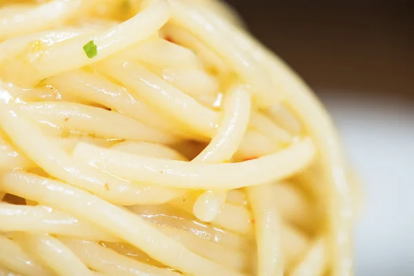 Espaguete com alho, óleo e pimentão — Fotografia de Stock