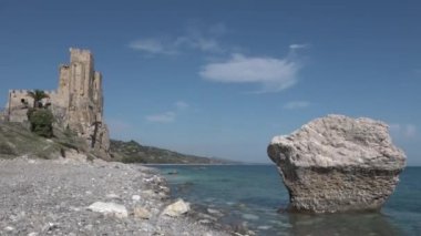 Eski kale deniz üzerinde