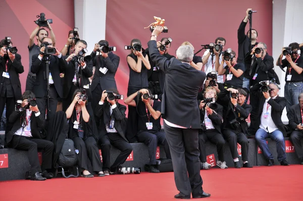 VENICE - SEPTEMBER: photographers and camaramen during the 68th Venice Film Festival at Palazzo del Cinema in Venice, September, 2011 in Venice, Italy. — Stock Photo, Image