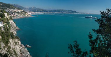 Amalfi coast Napoli ve Salerno arasında.