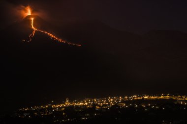 Patlama Etna gece
