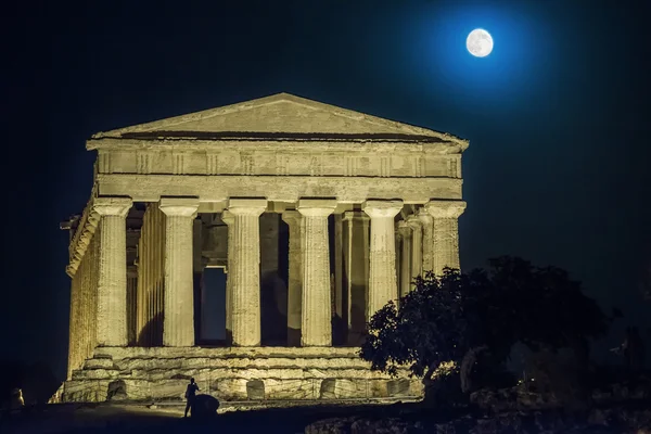 Agrigento gece tapınaklarda Sicilya - İtalya