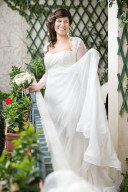 beyaz gelinlik ile güzel kız