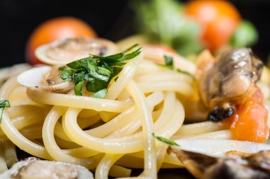 İtalyan spagetti ve Napoli'de yapılan istiridye