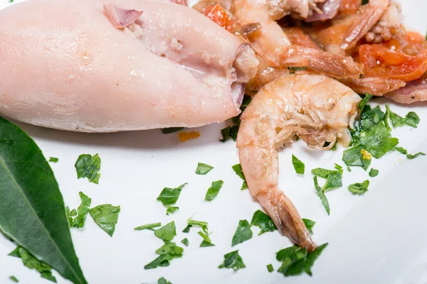 Stuffed squid fried with shrimp — Stock Photo, Image