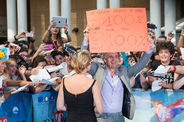 GIFFONI VALLE PIANA (SA) - 18 de julio: El actor Mark Ruffalo y su esposa Sunrise Coigney — Foto de Stock