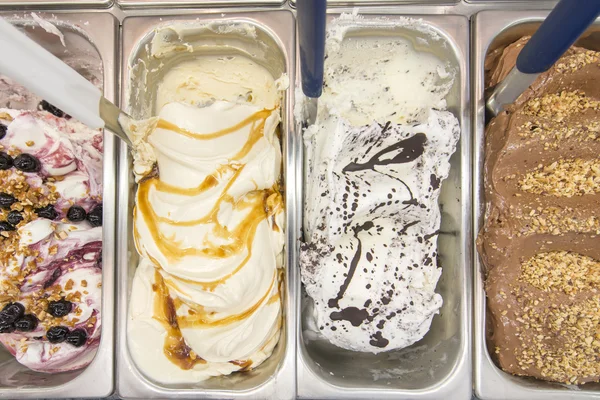 Bowl of ice cream with various flavors — Stock Photo, Image